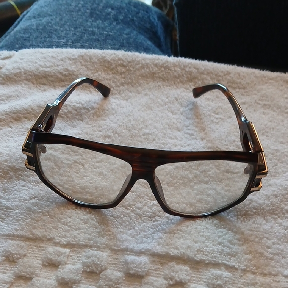 Stylish Tortoiseshell Glasses - Picture 1 of 5